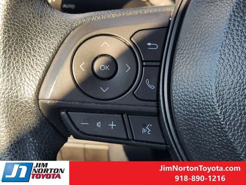Used 2025 Toyota Corolla LE FWD image 27