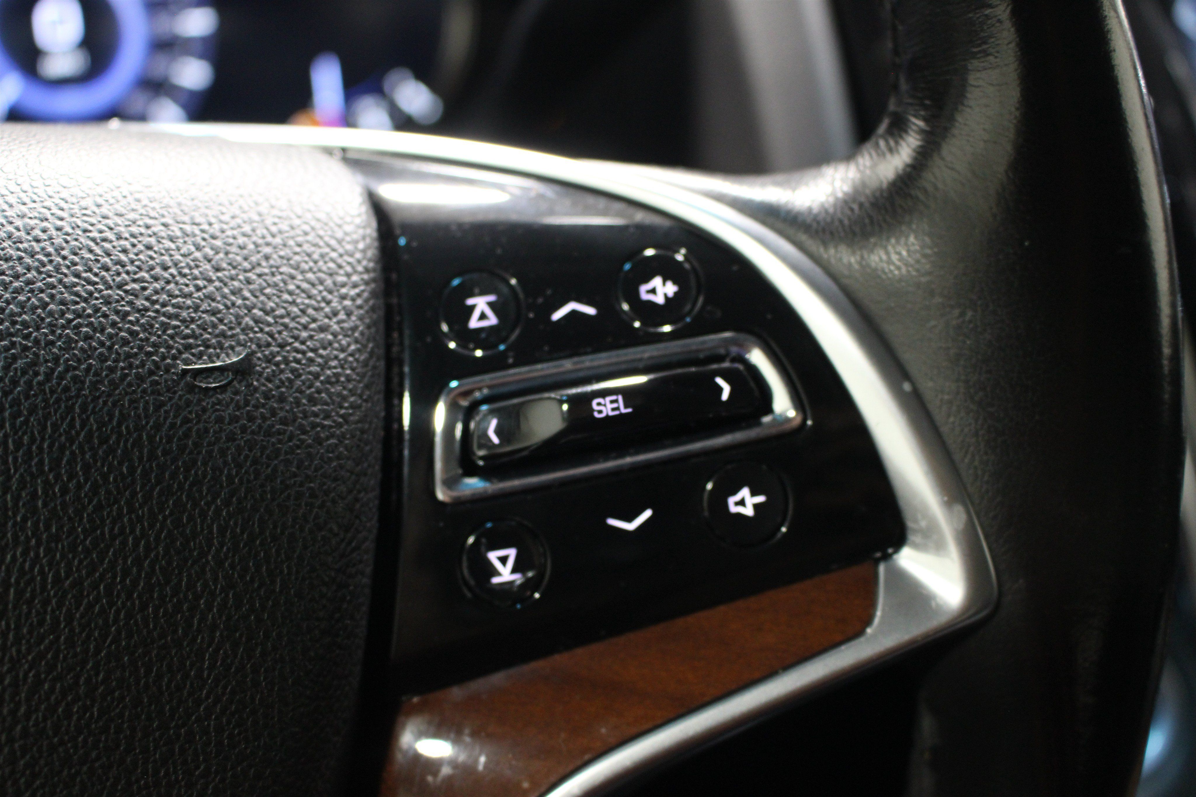 Used 2018 Cadillac Escalade Luxury AWD/4WD image 13