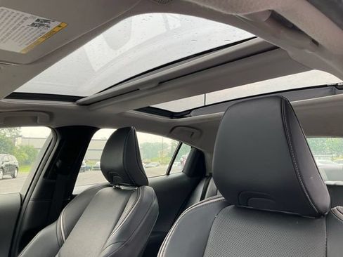 Used 2023 Toyota Prius XLE FWD image 8