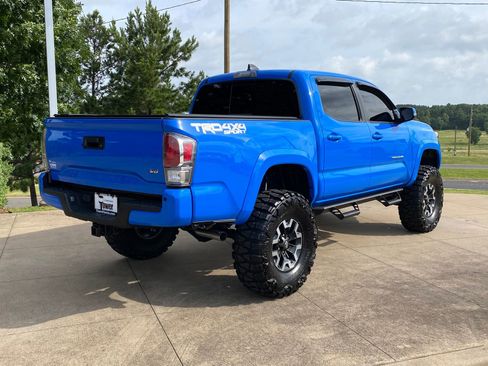 Used 2021 Toyota Tacoma TRD Sport w/ Technology Package AWD/4WD image 6