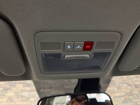 New 2025 Hyundai Venue Limited image 14