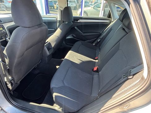 Used 2014 Volkswagen Passat 1.8T S image 9