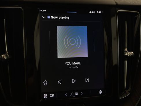 Used 2022 Volvo XC60 B5 Momentum image 35