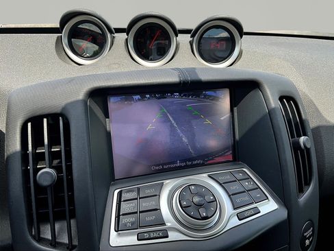 Used 2018 Nissan 370Z Touring RWD image 10