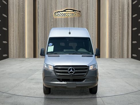Used 2024 Mercedes-Benz Sprinter 2500 image 2