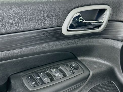 Used 2022 Jeep Grand Cherokee Laredo X RWD image 15
