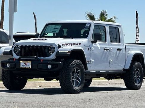 New 2026 Jeep Gladiator Mojave w/ Steel Bumper Group AWD/4WD image 7