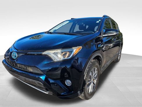 Used 2018 Toyota RAV4 XLE AWD/4WD image 4