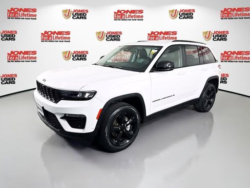 Used 2023 Jeep Grand Cherokee Limited w/ Luxury Tech Group II AWD/4WD image 14