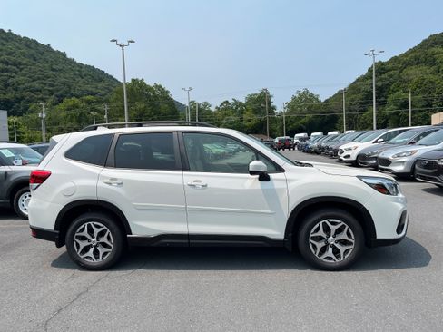 Used 2021 Subaru Forester Premium AWD/4WD image 5