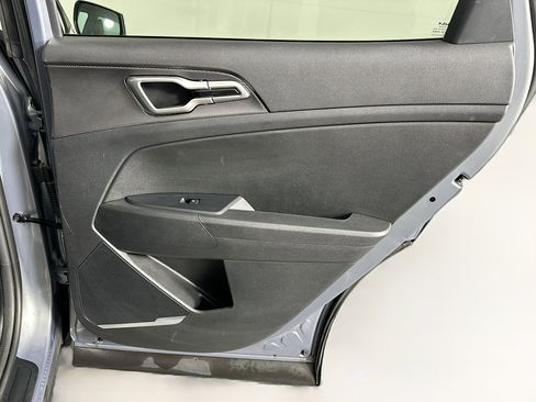 Used 2025 Kia Sportage LX image 29