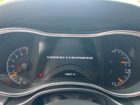 Used 2018 Jeep Grand Cherokee Laredo AWD/4WD image 14