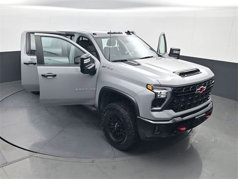 Used 2024 Chevrolet Silverado 2500 ZR2 w/ Technology Package image 29