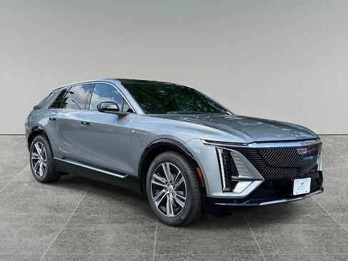 Used 2024 Cadillac Lyriq Luxury AWD/4WD image 9