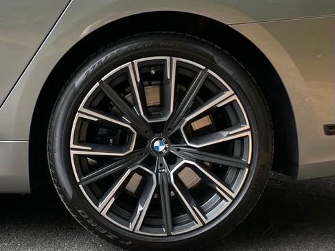 Used 2020 BMW 750i xDrive AWD/4WD image 6