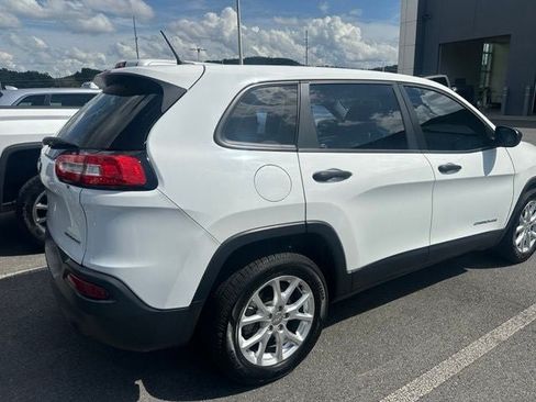 Used 2015 Jeep Cherokee Sport w/ Cold Weather Group FWD image 4