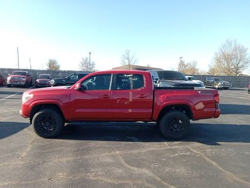 Used 2018 Toyota Tacoma SR w/ SR Convenience Package image 4