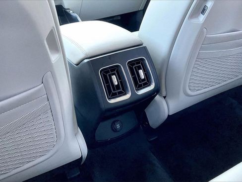 Used 2025 Kia Sorento S image 35