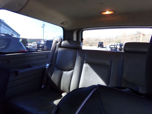 Used 2004 Chevrolet Suburban Z71 w/ Preferred Equipment Group image 8