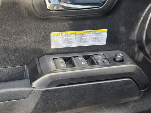 Used 2019 Toyota Tacoma TRD Off-Road w/ Technology Package AWD/4WD image 12