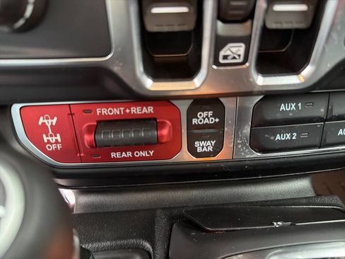 Used 2025 Jeep Wrangler Unlimited Rubicon 392 image 39