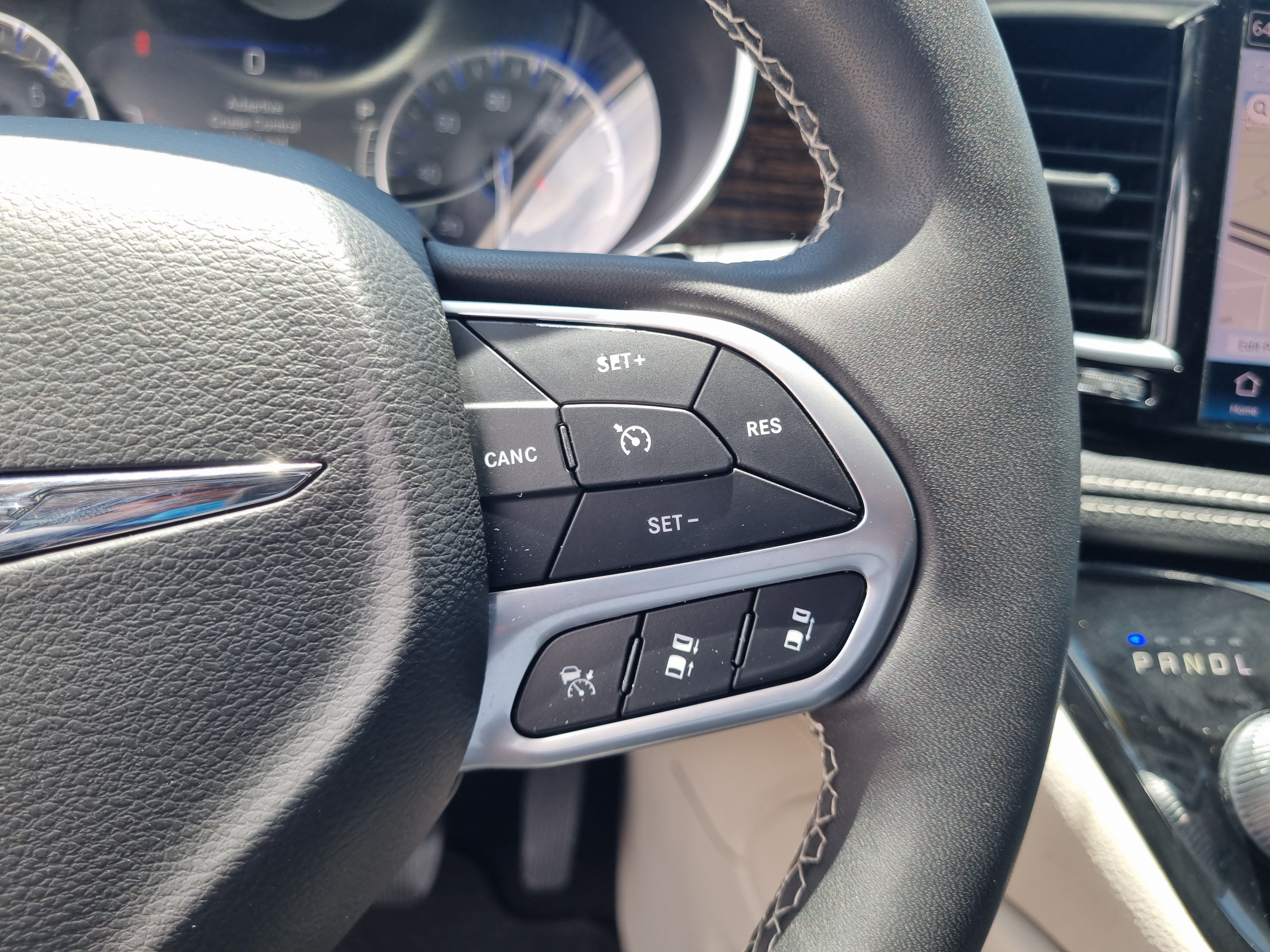 Used 2022 Chrysler Pacifica Limited AWD/4WD image 26