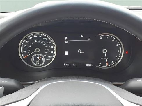 Used 2025 Genesis G70 2.5T image 10