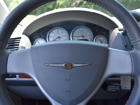 Used 2008 Chrysler Town & Country Touring FWD image 12