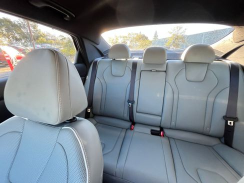 Used 2025 Hyundai Elantra Limited image 41