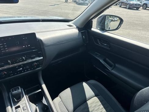 Used 2026 Nissan Pathfinder SV AWD/4WD image 23