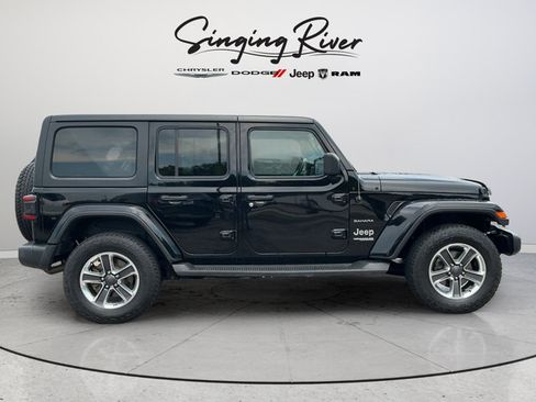 Used 2018 Jeep Wrangler Unlimited Sahara AWD/4WD image 8