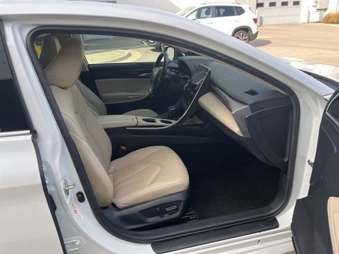 Used 2019 Toyota Avalon Limited image 34