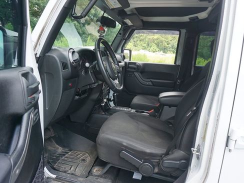 Used 2016 Jeep Wrangler Unlimited Sport AWD/4WD image 2