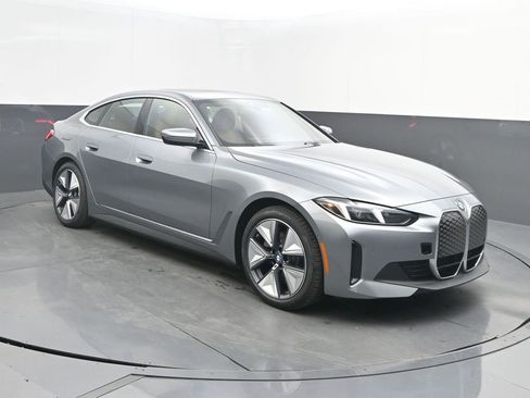 New 2026 BMW i4 eDrive40 w/ Premium Package RWD image 9