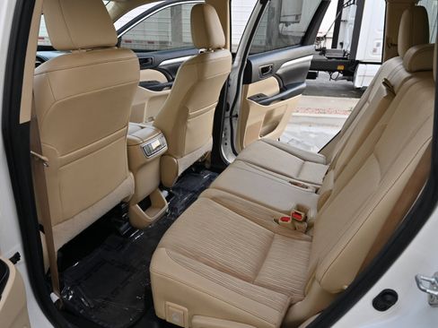 Used 2015 Toyota Highlander Plus image 14