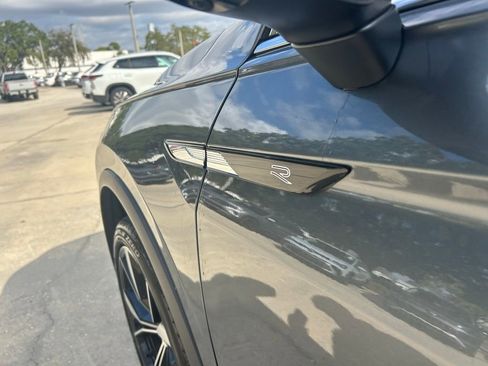 Used 2024 Volkswagen Tiguan SEL R-Line image 31