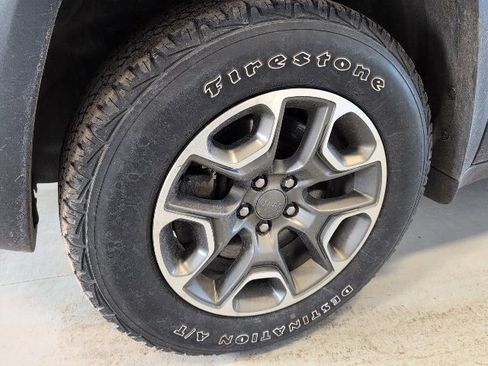 Used 2020 Jeep Cherokee Trailhawk w/ Cold Weather Group image 9