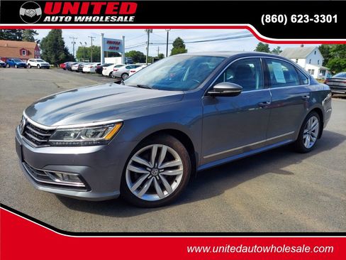 Used 2017 Volkswagen Passat 1.8T SE FWD image 1