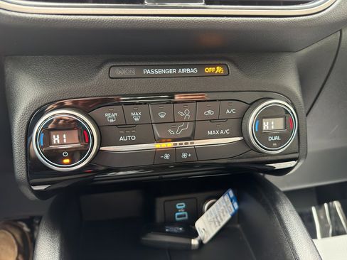 Used 2021 Ford Escape SE image 22