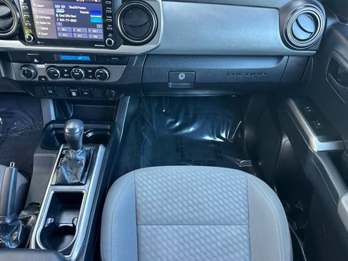 Used 2021 Toyota Tacoma SR5 AWD/4WD image 28