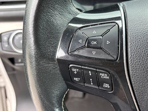 Used 2018 Ford Explorer Platinum AWD/4WD image 17