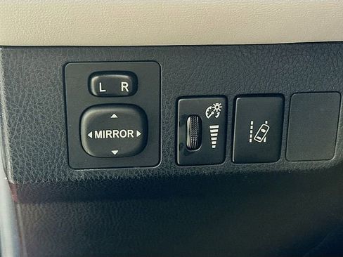 Used 2018 Toyota RAV4 XLE AWD/4WD image 10