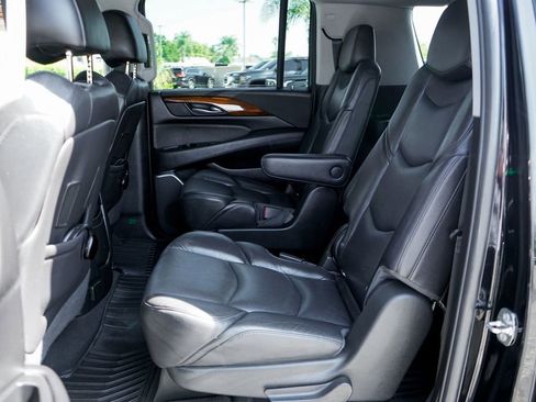 Used 2018 Cadillac Escalade ESV Premium Luxury AWD/4WD image 38