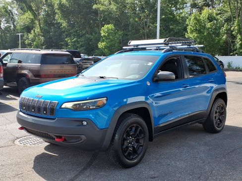 Used 2019 Jeep Cherokee Trailhawk w/ Cold Weather Group AWD/4WD image 3