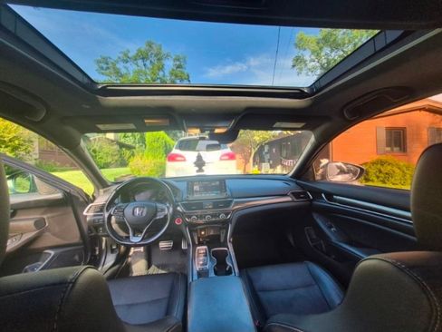 Used 2018 Honda Accord Sport image 7