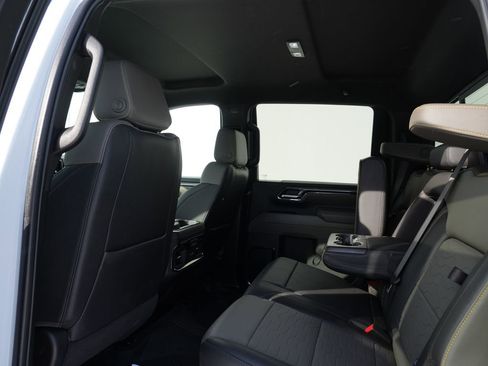 Used 2024 Chevrolet Silverado 2500 ZR2 w/ Technology Package image 19