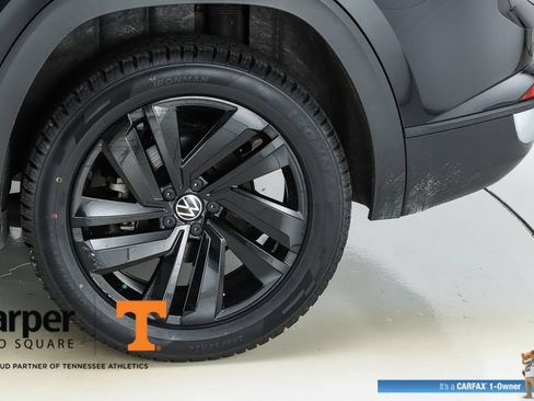 Used 2023 Volkswagen Atlas Cross Sport SE w/ Panoramic Sunroof Package FWD image 6