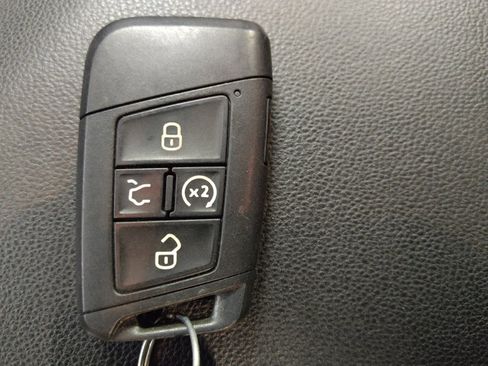 Used 2023 Volkswagen Jetta SE w/ Panoramic Sunroof Package FWD image 32