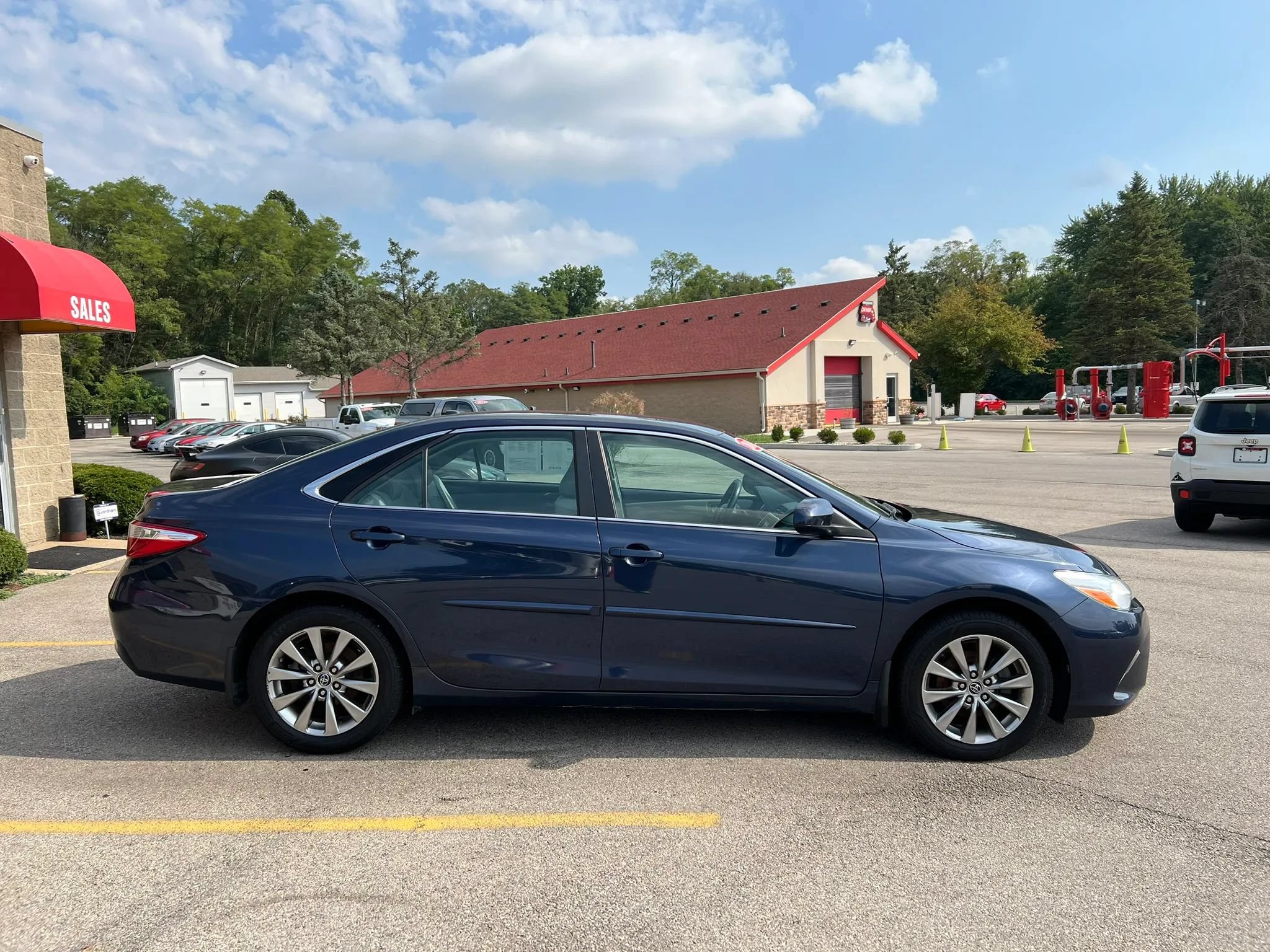 Used 2016 Toyota Camry XLE w/ Protection Package (Q2) FWD image 4