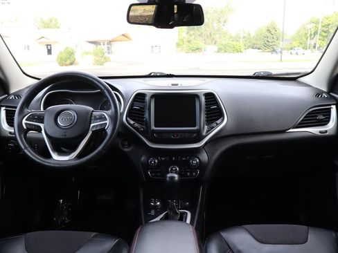 Used 2015 Jeep Cherokee Trailhawk w/ Comfort/Convenience Group AWD/4WD image 16